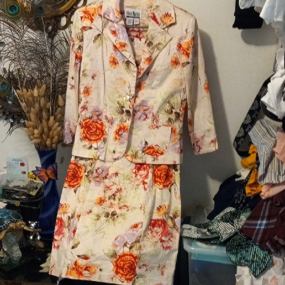Sheri Martin Dresses & Skirts - Sheri Martin Cream Floral Two-Piece with Orange Rose Accents